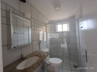 Apartamento com 60m², reformado, no bairro Cabral.