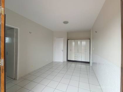 Apartamento com 60m², reformado, no bairro Cabral.