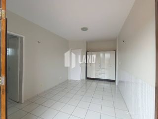 Apartamento com 60m², reformado, no bairro Cabral.