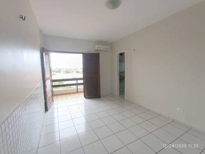 Apartamento com 60m², reformado, no bairro Cabral.