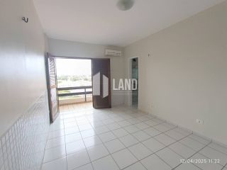 Apartamento com 60m², reformado, no bairro Cabral.