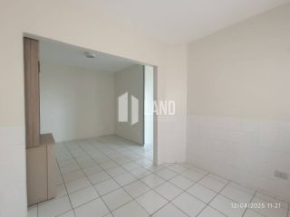 Apartamento com 60m², reformado, no bairro Cabral.