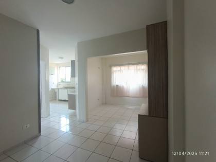 Apartamento com 60m², reformado, no bairro Cabral.