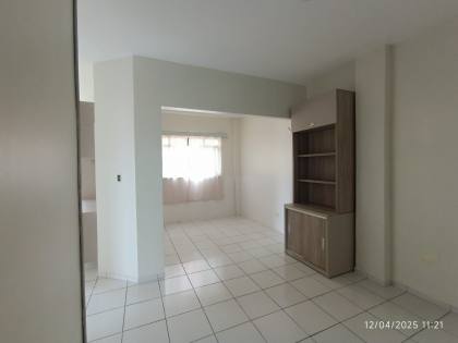 Apartamento com 60m², reformado, no bairro Cabral.