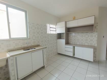 Apartamento com 60m², reformado, no bairro Cabral.