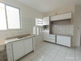 Apartamento com 60m², reformado, no bairro Cabral.