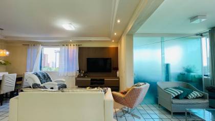 Apartamento Próximo À Av. Marechal Castelo Branco Com 175m²
