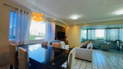 Apartamento Próximo À Av. Marechal Castelo Branco Com 175m²