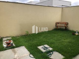 Casa duplex no loteamento Varandas Terra Brasilis com 4 suítes, 4 vagas, lavabo, cozinha americana, quintal, clube com lazer completo, casa 130m2 - Terreno 150m2 (6x25) - R$ 590.000 - Aquiraz/CE