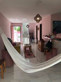 Casa duplex no loteamento Varandas Terra Brasilis com 4 suítes, 4 vagas, lavabo, cozinha americana, quintal, clube com lazer completo, casa 130m2 - Terreno 150m2 (6x25) - R$ 590.000 - Aquiraz/CE