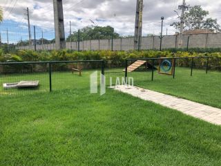 Casa duplex no loteamento Varandas Terra Brasilis com 4 suítes, 4 vagas, lavabo, cozinha americana, quintal, clube com lazer completo, casa 130m2 - Terreno 150m2 (6x25) - R$ 590.000 - Aquiraz/CE