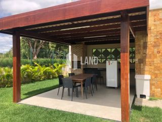 Casa duplex no loteamento Varandas Terra Brasilis com 4 suítes, 4 vagas, lavabo, cozinha americana, quintal, clube com lazer completo, casa 130m2 - Terreno 150m2 (6x25) - R$ 590.000 - Aquiraz/CE