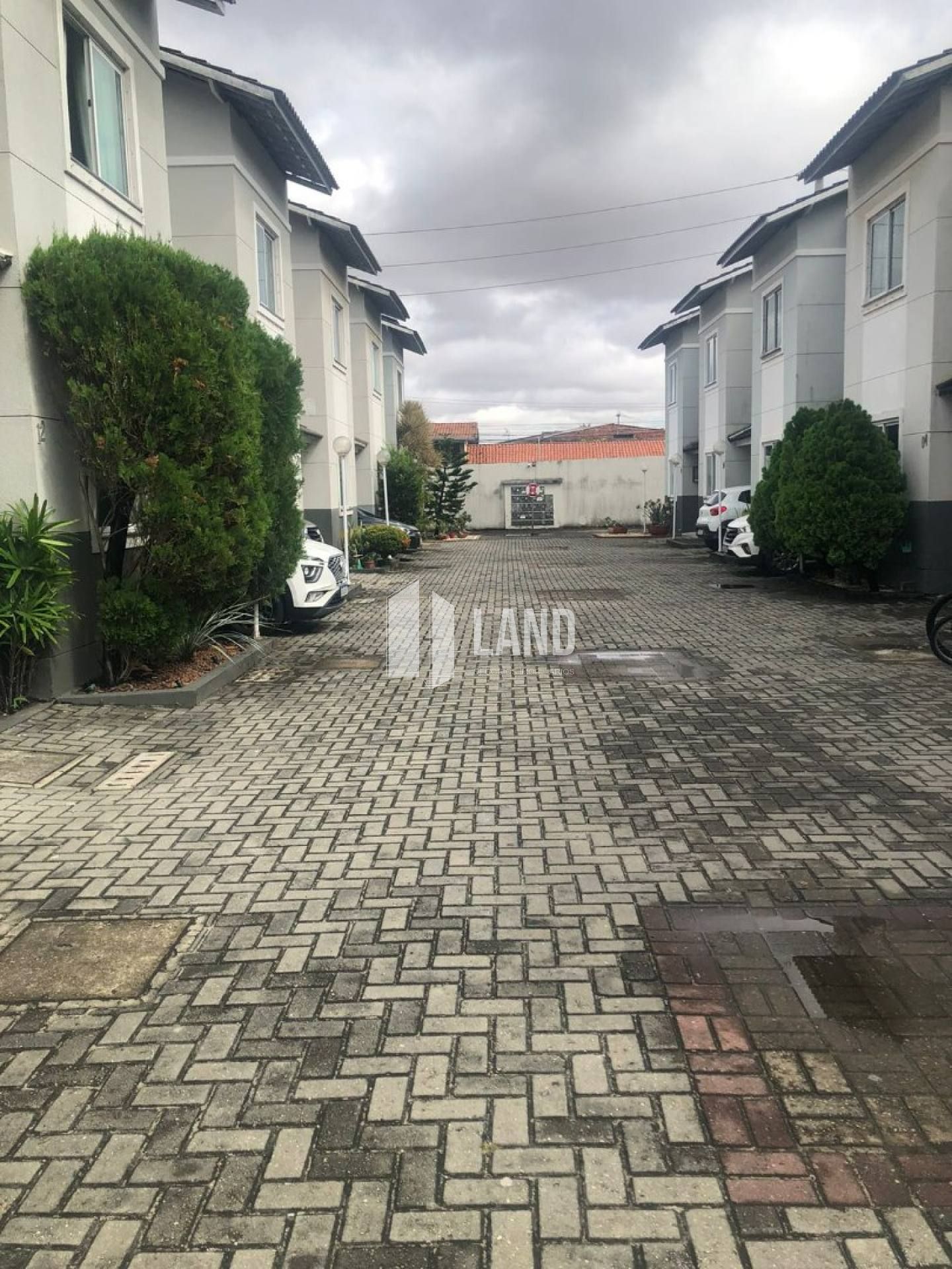 CASA EM CONDOMÍNIO FECHADO COM 3 QUARTOS POR 385 MIL - ITAPERI, FORTALEZA - CE