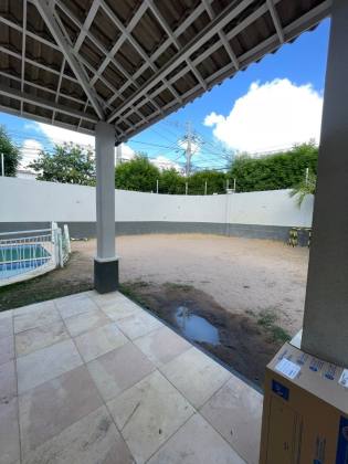 CASA EM CONDOMÍNIO FECHADO COM 3 QUARTOS POR 369 MIL - ITAPERI, FORTALEZA - CE