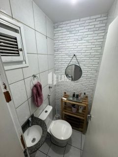 Casa de Condomínio Para Vender com 3 quartos 2 suítes no bairro Lagoa Redonda em Fortaleza