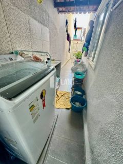 Casa de Condomínio Para Vender com 3 quartos 2 suítes no bairro Lagoa Redonda em Fortaleza