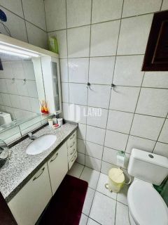 Casa de Condomínio Para Vender com 3 quartos 2 suítes no bairro Lagoa Redonda em Fortaleza