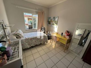 Casa de Condomínio Para Vender com 3 quartos 2 suítes no bairro Lagoa Redonda em Fortaleza