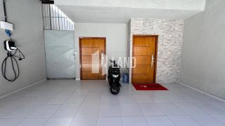 Casa Para Vender com 05 quartos 02 suítes no bairro Cidade dos Funcionarios em Fortaleza