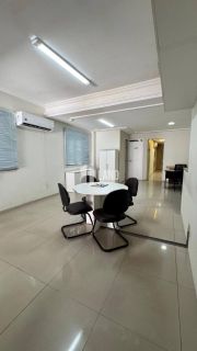 Casa Para Vender com 05 quartos 02 suítes no bairro Cidade dos Funcionarios em Fortaleza