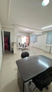 Casa Para Vender com 05 quartos 02 suítes no bairro Cidade dos Funcionarios em Fortaleza