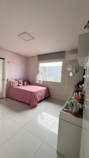 Casa Para Vender com 05 quartos 02 suítes no bairro Cidade dos Funcionarios em Fortaleza
