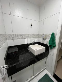 Apartamento Semi-Mobiliado com 2 Suítes em Messejana