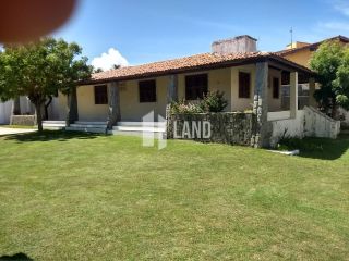CASA PLANA NO PORTO DAS DUNAS COM 4 QUARTOS (2 SUÍTES), PISCINA, DECK COM CHURRASQUEIRA, 4 LOTES CONJUGADOS, A POUCOS METROS DO GOLF VILLE, DOCUMENTAÇÃO 100% REGULARIZADA - 300 M² - ÁREA TOTAL DO TERRENO  1.980 M² - R$ 1.150.000 - AQUIRAZ/CE