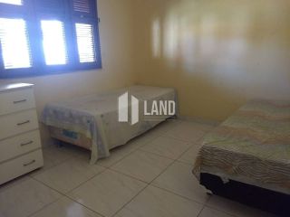 CASA PLANA NO PORTO DAS DUNAS COM 4 QUARTOS (2 SUÍTES), PISCINA, DECK COM CHURRASQUEIRA, 4 LOTES CONJUGADOS, A POUCOS METROS DO GOLF VILLE, DOCUMENTAÇÃO 100% REGULARIZADA - 300 M² - ÁREA TOTAL DO TERRENO  1.980 M² - R$ 1.150.000 - AQUIRAZ/CE