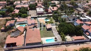 CASA PLANA NO PORTO DAS DUNAS COM 4 QUARTOS (2 SUÍTES), PISCINA, DECK COM CHURRASQUEIRA, 4 LOTES CONJUGADOS, A POUCOS METROS DO GOLF VILLE, DOCUMENTAÇÃO 100% REGULARIZADA - 300 M² - ÁREA TOTAL DO TERRENO  1.980 M² - R$ 1.150.000 - AQUIRAZ/CE
