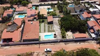 CASA PLANA NO PORTO DAS DUNAS COM 4 QUARTOS (2 SUÍTES), PISCINA, DECK COM CHURRASQUEIRA, 4 LOTES CONJUGADOS, A POUCOS METROS DO GOLF VILLE, DOCUMENTAÇÃO 100% REGULARIZADA - 300 M² - ÁREA TOTAL DO TERRENO  1.980 M² - R$ 1.150.000 - AQUIRAZ/CE