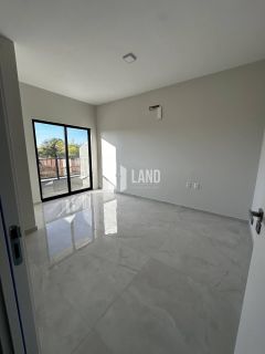 Casa com 04 suítes no  Eusébio