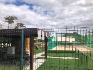 Casa Plana no Loteamento Varandas Terra Brasilis com 4 quartos (2 suítes), 4 vagas, 2 banheiros sociais, 2 cozinhas americana, quintal, clube com lazer completo, Casa 124m2 - Lote 298m2 - R$ 3.000 (mês) - Aquiraz/CE.