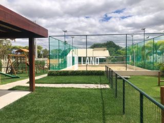 Casa Plana no Loteamento Varandas Terra Brasilis com 4 quartos (2 suítes), 4 vagas, 2 banheiros sociais, 2 cozinhas americana, quintal, clube com lazer completo, Casa 124m2 - Lote 298m2 - R$ 3.000 (mês) - Aquiraz/CE.