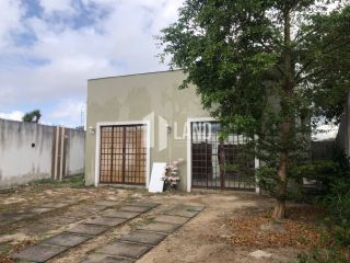 Casa Plana no Loteamento Varandas Terra Brasilis com 4 quartos (2 suítes), 4 vagas, 2 banheiros sociais, 2 cozinhas americana, quintal, clube com lazer completo, Casa 124m2 - Lote 298m2 - R$ 3.000 (mês) - Aquiraz/CE.