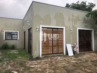 Casa Plana no Loteamento Varandas Terra Brasilis com 4 quartos (2 suítes), 4 vagas, 2 banheiros sociais, 2 cozinhas americana, quintal, clube com lazer completo, Casa 124m2 - Lote 298m2 - R$ 3.000 (mês) - Aquiraz/CE.