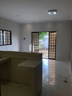 Casa Plana no Loteamento Varandas Terra Brasilis com 4 quartos (2 suítes), 4 vagas, 2 banheiros sociais, 2 cozinhas americana, quintal, clube com lazer completo, Casa 124m2 - Lote 298m2 - R$ 3.000 (mês) - Aquiraz/CE.