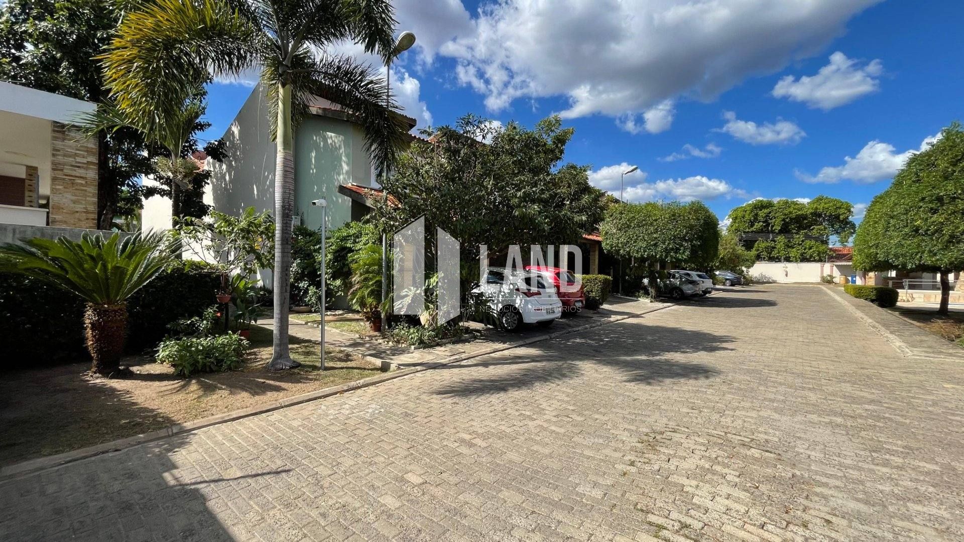 Casa duplex com 4 dormitórios na Zona Leste