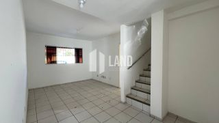 Casa duplex com 4 dormitórios na Zona Leste