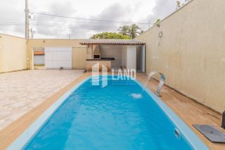 Casa Duplex para vender na praia de Paracuru/CE com 5 quartos (4 suítes), 2 banheiros sociais, piscina, deck com churrasqueira, 4 vagas - 415m² (casa) - 600m² (terreno) - R$ 399.000  - Paracuru/CE