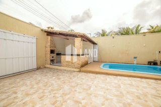 Casa Duplex para vender na praia de Paracuru/CE com 5 quartos (4 suítes), 2 banheiros sociais, piscina, deck com churrasqueira, 4 vagas - 415m² (casa) - 600m² (terreno) - R$ 399.000  - Paracuru/CE