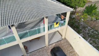 Casa Duplex para vender na praia de Paracuru/CE com 5 quartos (4 suítes), 2 banheiros sociais, piscina, deck com churrasqueira, 4 vagas - 415m² (casa) - 600m² (terreno) - R$ 399.000  - Paracuru/CE