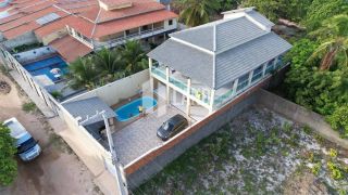 Casa Duplex para vender na praia de Paracuru/CE com 5 quartos (4 suítes), 2 banheiros sociais, piscina, deck com churrasqueira, 4 vagas - 415m² (casa) - 600m² (terreno) - R$ 399.000  - Paracuru/CE