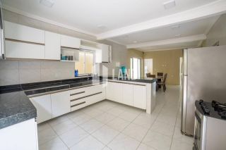 Casa Duplex para vender na praia de Paracuru/CE com 5 quartos (4 suítes), 2 banheiros sociais, piscina, deck com churrasqueira, 4 vagas - 415m² (casa) - 600m² (terreno) - R$ 399.000  - Paracuru/CE