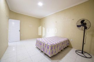 Casa Duplex para vender na praia de Paracuru/CE com 5 quartos (4 suítes), 2 banheiros sociais, piscina, deck com churrasqueira, 4 vagas - 415m² (casa) - 600m² (terreno) - R$ 399.000  - Paracuru/CE