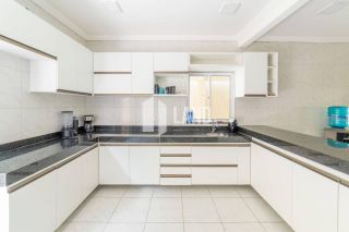 Casa Duplex para vender na praia de Paracuru/CE com 5 quartos (4 suítes), 2 banheiros sociais, piscina, deck com churrasqueira, 4 vagas - 415m² (casa) - 600m² (terreno) - R$ 399.000  - Paracuru/CE