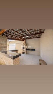 Casa Duplex para vender na praia de Paracuru/CE com 5 quartos (4 suítes), 2 banheiros sociais, piscina, deck com churrasqueira, 4 vagas - 415m² (casa) - 600m² (terreno) - R$ 399.000  - Paracuru/CE