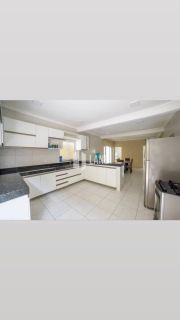 Casa Duplex para vender na praia de Paracuru/CE com 5 quartos (4 suítes), 2 banheiros sociais, piscina, deck com churrasqueira, 4 vagas - 415m² (casa) - 600m² (terreno) - R$ 399.000  - Paracuru/CE