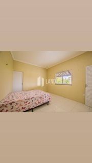 Casa Duplex para vender na praia de Paracuru/CE com 5 quartos (4 suítes), 2 banheiros sociais, piscina, deck com churrasqueira, 4 vagas - 415m² (casa) - 600m² (terreno) - R$ 399.000  - Paracuru/CE