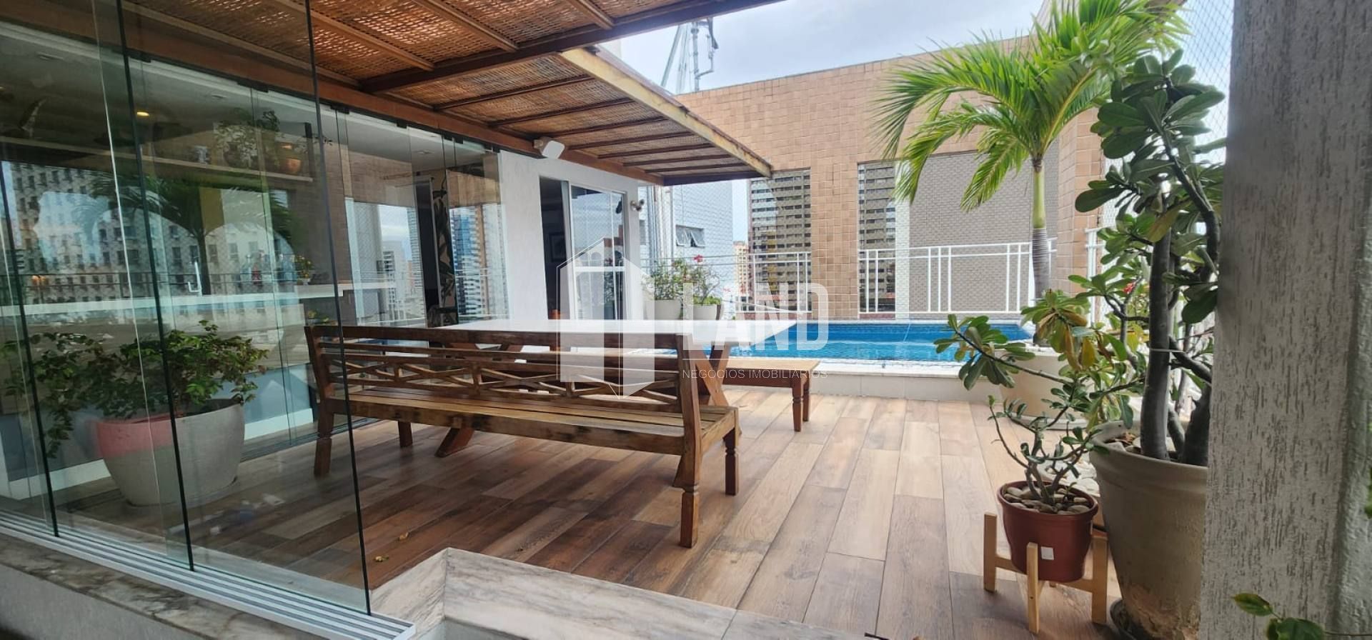 COBERTURA PLANA ESPETACULAR COM 5 SUÍTES E PISCINA PRIVATIVA !